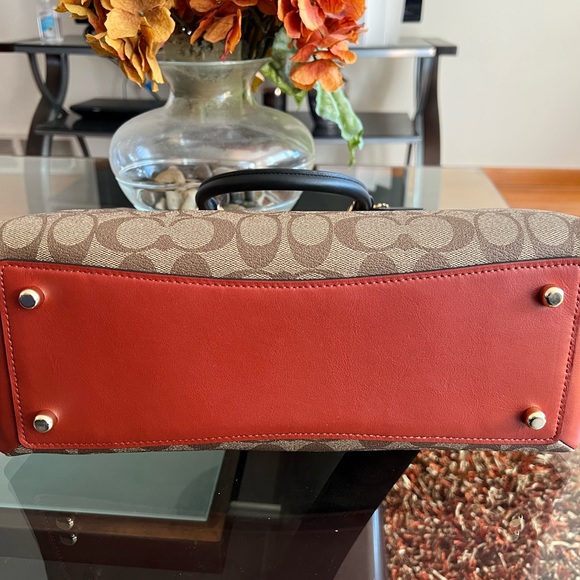 Coach purse with matching wallet. - Picture 6 of 13